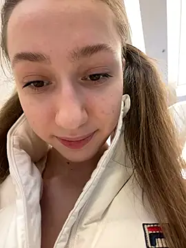 Lia  Love online show from January 28, 2025, 12:11 pm