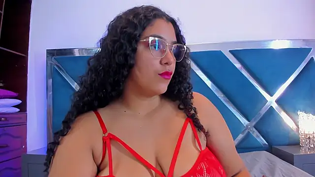 Tiffanymiller00 online show from November 14, 2025, 1:26 pm