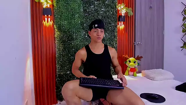 Valentino  X online show from October 2, 2025, 3:04 pm