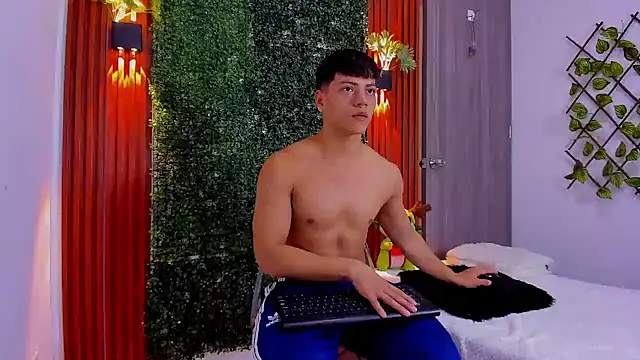 Valentino  X online show from September 23, 2025, 1:07 pm