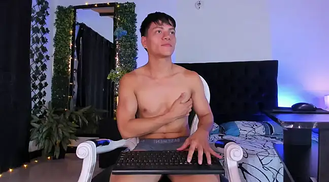 Valentino  X online show from March 11, 2025, 2:51 pm