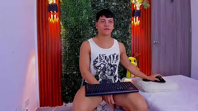 Valentino  X online show from September 22, 2025, 11:27 am