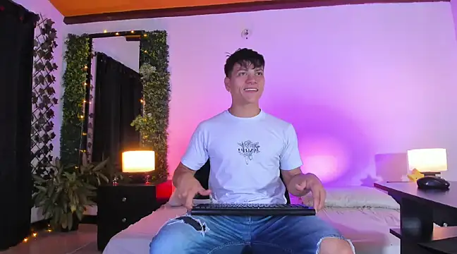 Valentino  X online show from March 3, 2025, 11:33 am