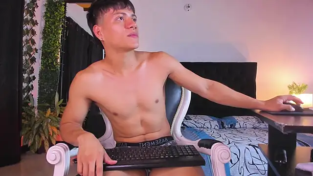 Valentino  X online show from March 17, 2025, 5:38 pm