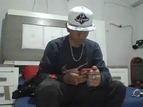 oiram27 online show from March 9, 2026, 6:17 am