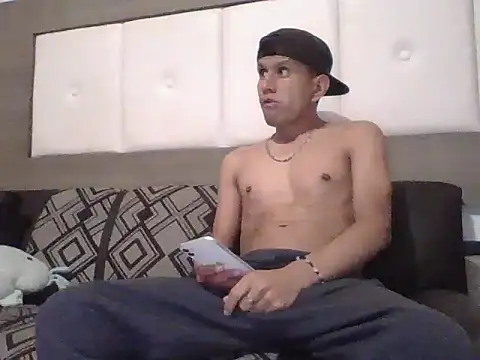 oiram27 online show from November 20, 2025, 12:33 am