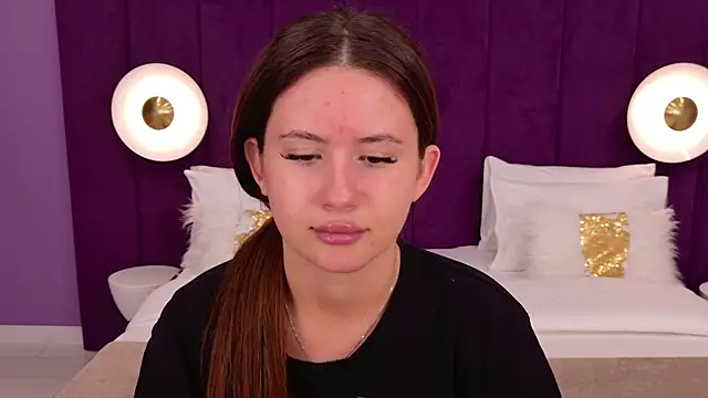 milaleoneli online show from March 16, 2025, 12:22 pm