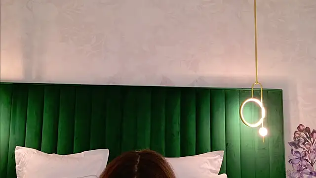 milaleoneli online show from September 22, 2025, 3:07 pm