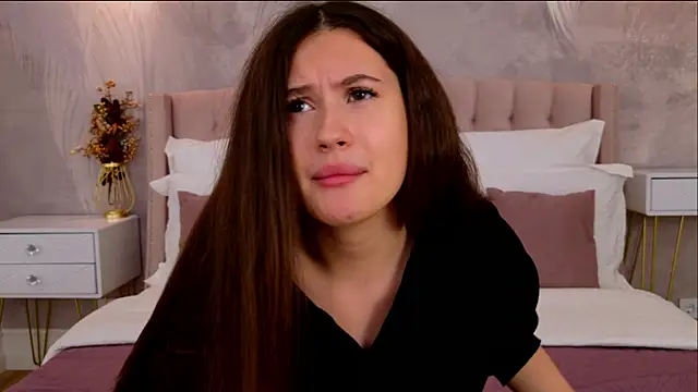 milaleoneli online show from November 5, 2025, 3:15 pm