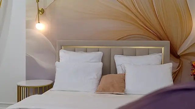 milaleoneli online show from September 30, 2025, 3:07 pm