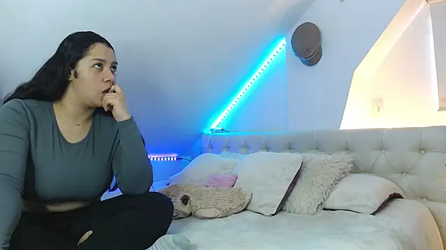 Snapshot of Scarlett_Jazmin chatting on October 18, 2025, 11:01 am Scarlett Jazmin online show from October 18, 2025, 11:01 am