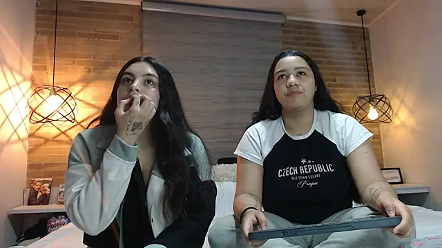 Scarlett Jazmin online show from December 1, 2025, 10:05 am