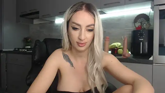 queenzoora online show from May 21, 2026, 10:07 pm