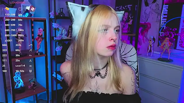 HildaEvatt online show from October 17, 2025, 5:04 pm