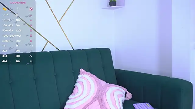 Snapshot of b3llaspringg chatting on December 20, 2025, 11:02 am b3llaspringg online show from December 20, 2025, 11:02 am