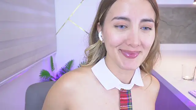 Snapshot of b3llaspringg chatting on February 14, 2025, 3:33 am b3llaspringg online show from February 14, 2025, 3:33 am