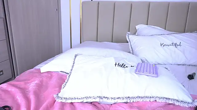 Snapshot of b3llaspringg chatting on March 6, 2025, 12:43 am b3llaspringg online show from March 6, 2025, 12:43 am