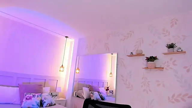 Snapshot of MartinaGuzmann chatting on February 14, 2026, 1:50 am MartinaGuzmann online show from February 14, 2026, 1:50 am