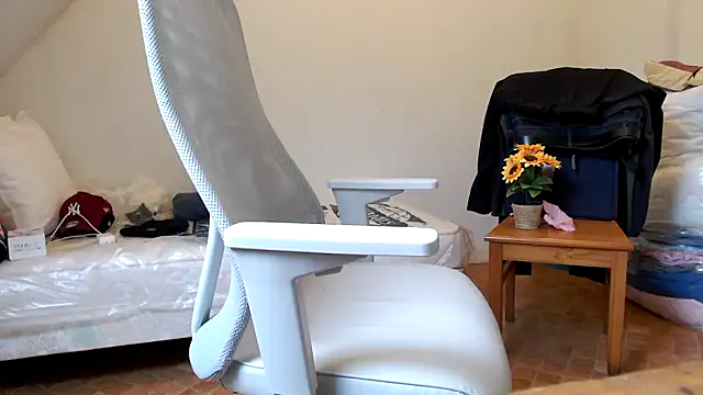 Snapshot of SteveStiffbone chatting on October 18, 2025, 1:57 pm SteveStiffbone online show from October 18, 2025, 1:57 pm