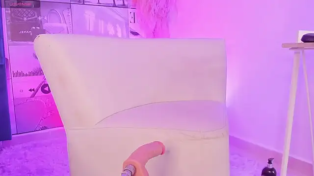 MiaCavallii  online show from October 24, 2025, 4:22 am