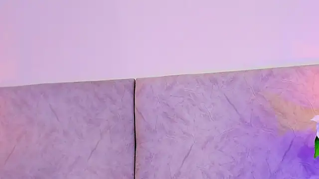 Snapshot of naomiii__ chatting on November 25, 2025, 11:43 am naomiii online show from November 25, 2025, 11:43 am