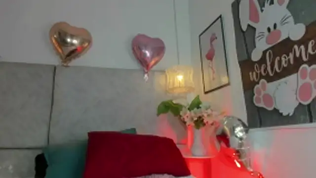 naomiii   online show from March 28, 2026, 11:44 am