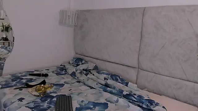 Snapshot of naomiii__ chatting on November 8, 2025, 11:47 am naomiii online show from November 8, 2025, 11:47 am