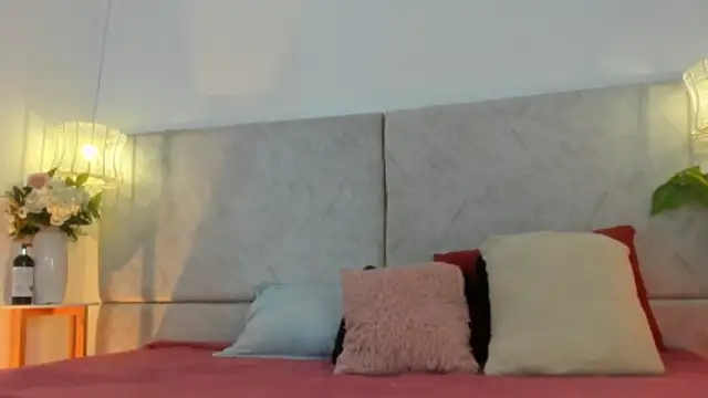 naomiii   online show from March 17, 2026, 11:35 am