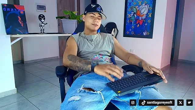 Snapshot of SantiagoReyesFtt chatting on July 19, 2026, 1:36 am SantiagoReyesFtt online show from July 19, 2026, 1:36 am
