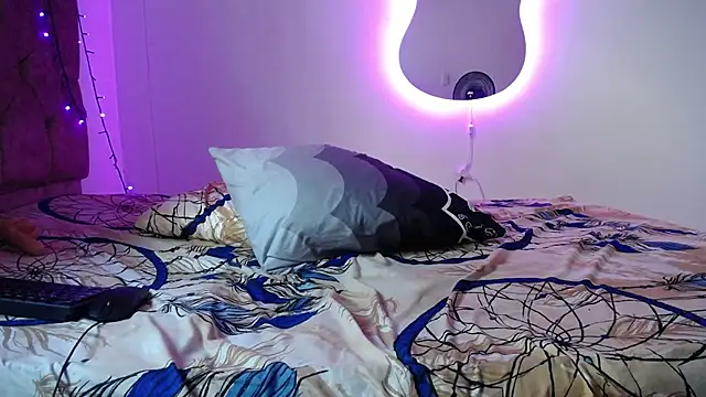 Snapshot of AMBER_LOVE22 chatting on February 14, 2025, 9:53 pm AMBER LOVE22 online show from February 14, 2025, 9:53 pm