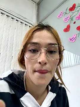 Snapshot of AMBER_LOVE22 chatting on November 6, 2025, 8:46 pm AMBER LOVE22 online show from November 6, 2025, 8:46 pm