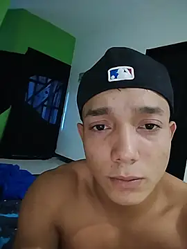 Snapshot of tayson_ chatting on July 16, 2026, 10:51 pm tayson online show from July 16, 2026, 10:51 pm