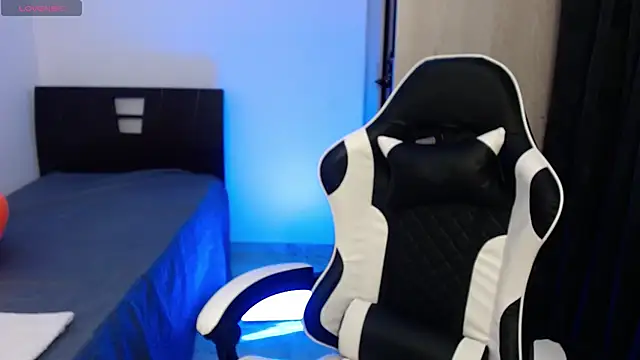 abigail monore  online show from April 25, 2026, 4:48 am