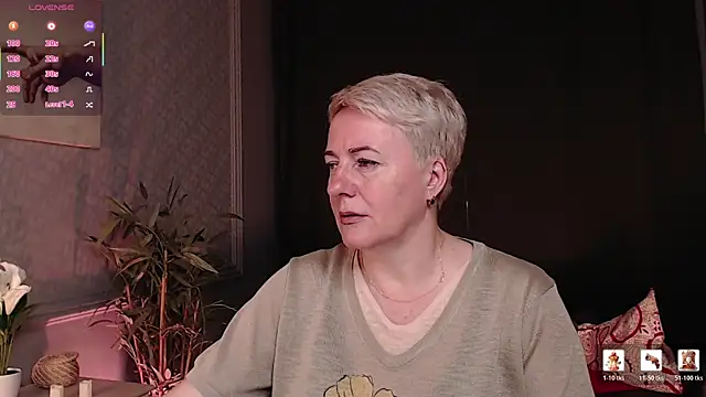 Snapshot of Nika_Smit chatting on July 11, 2026, 4:57 am Nika Smit online show from July 11, 2026, 4:57 am