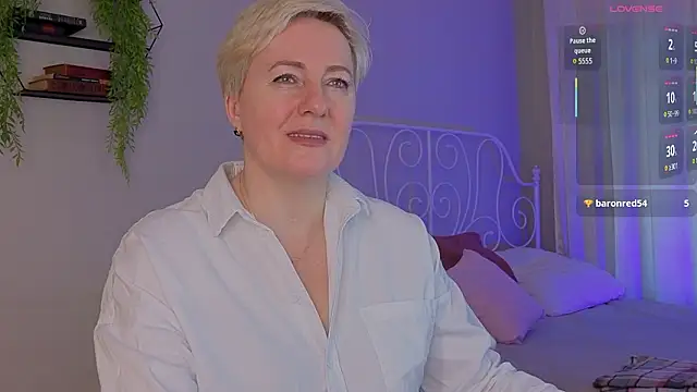 Nika Smit online show from March 7, 2026, 5:36 am