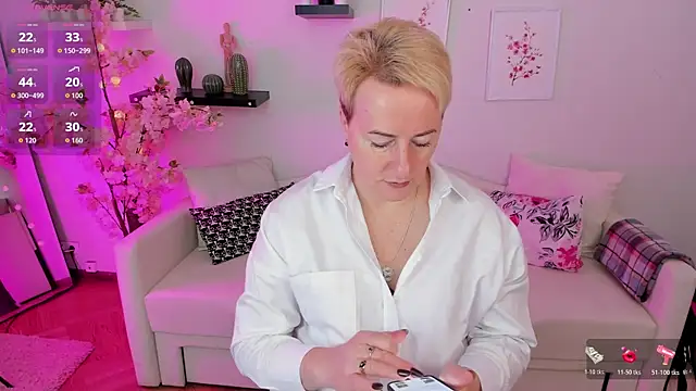 Nika Smit online show from October 19, 2025, 5:21 am