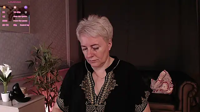 Snapshot of Nika_Smit chatting on July 16, 2026, 5:15 am Nika Smit online show from July 16, 2026, 5:15 am
