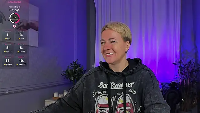 Nika Smit online show from October 23, 2025, 5:06 am