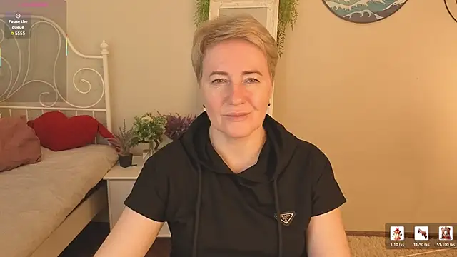 Snapshot of Nika_Smit chatting on May 29, 2026, 5:35 am Nika Smit online show from May 29, 2026, 5:35 am