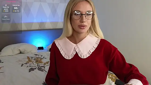 Megan Kira online show from April 17, 2026, 7:06 pm