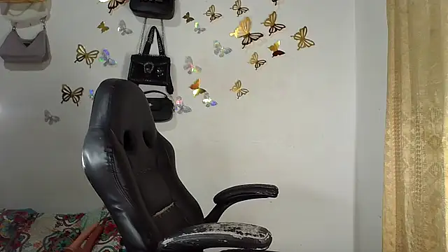 Snapshot of bigcrisblack chatting on November 3, 2025, 3:23 am bigcrisblack online show from November 3, 2025, 3:23 am