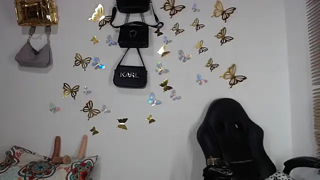 Snapshot of bigcrisblack chatting on October 24, 2025, 9:19 am bigcrisblack online show from October 24, 2025, 9:19 am