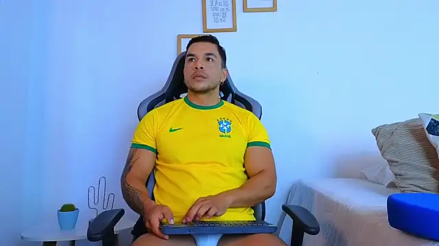 estebandelouis online show from March 19, 2026, 11:21 am