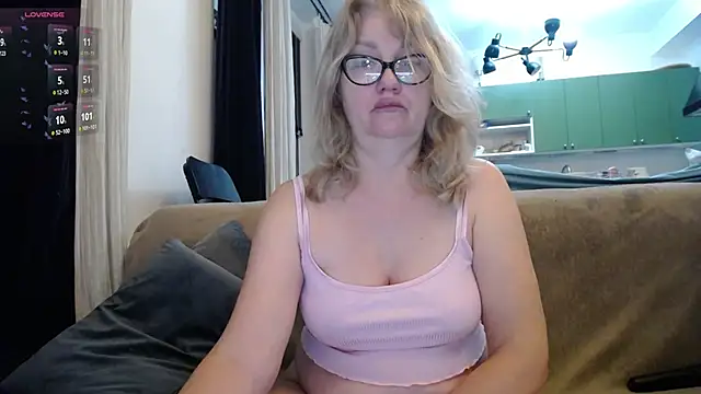 Snapshot of Blond_Woman chatting on February 6, 2025, 10:00 pm Blond Woman online show from February 6, 2025, 10:00 pm