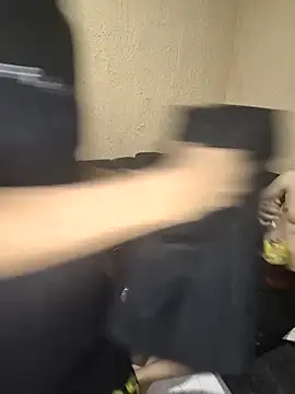 Danielraz online show from April 22, 2026, 1:12 am