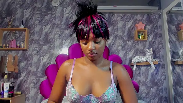 Snapshot of EMMAPARISS chatting on February 27, 2026, 12:16 pm EMMAPARISS online show from February 27, 2026, 12:16 pm