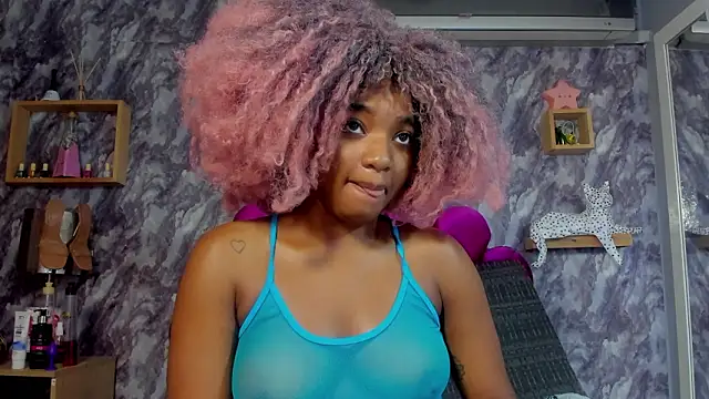 Snapshot of EMMAPARISS chatting on February 5, 2026, 12:12 pm EMMAPARISS online show from February 5, 2026, 12:12 pm