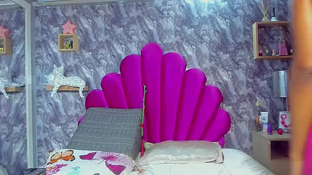 EMMAPARISS online show from October 24, 2025, 11:53 am