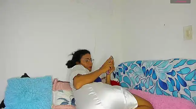 Nenita Hot  online show from March 14, 2025, 12:43 am