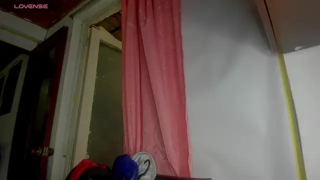 Nenita Hot  online show from October 29, 2025, 7:13 pm